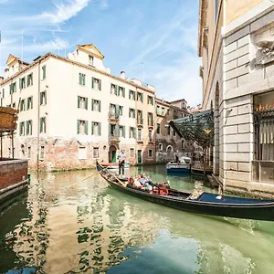 Casanova Fenice - Canal View Venice